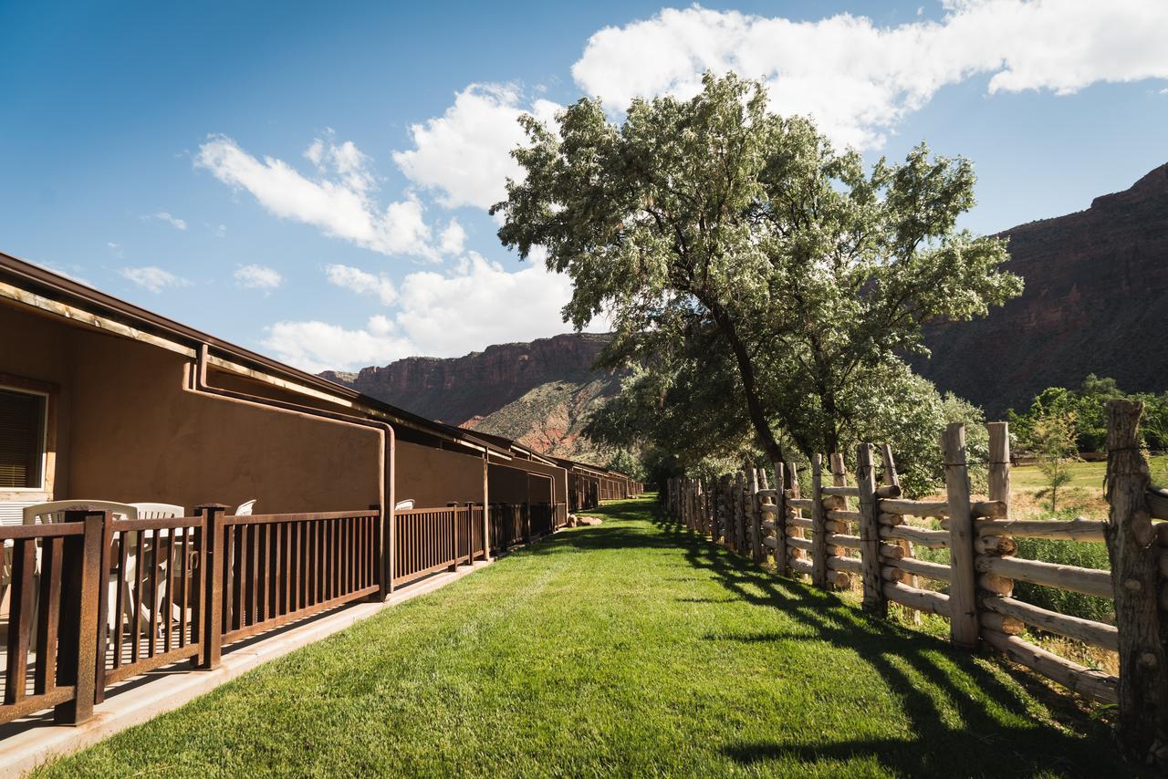 Red Cliffs Lodge Moab Exteriör bild